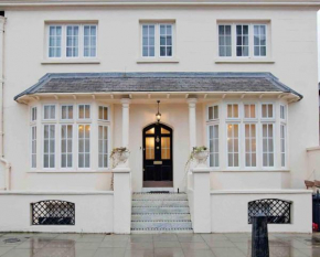 Beautiful Iconic 4 Bedroom House by Regents Park